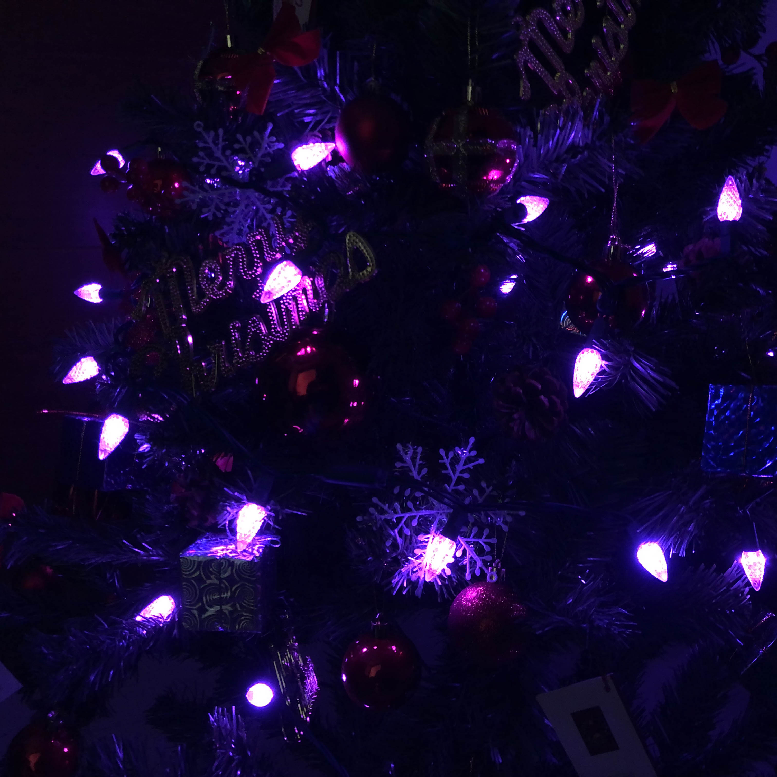 Cadena de luces LED C6 fresa UL juego de luces moradas